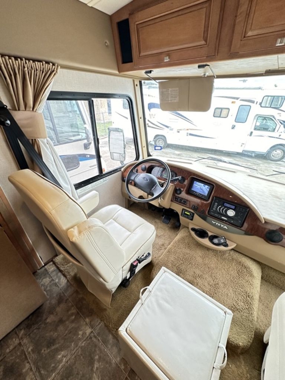 2014 Winnebago Vista 35F 13