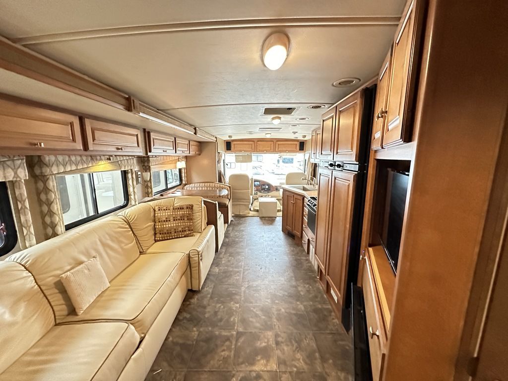 2014 Winnebago Vista 35F 15