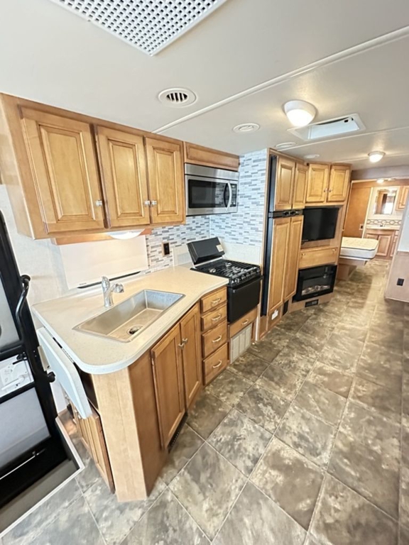 2014 Winnebago Vista 35F 16