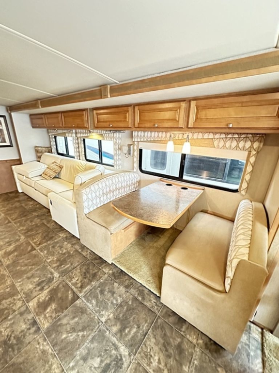 2014 Winnebago Vista 35F 17