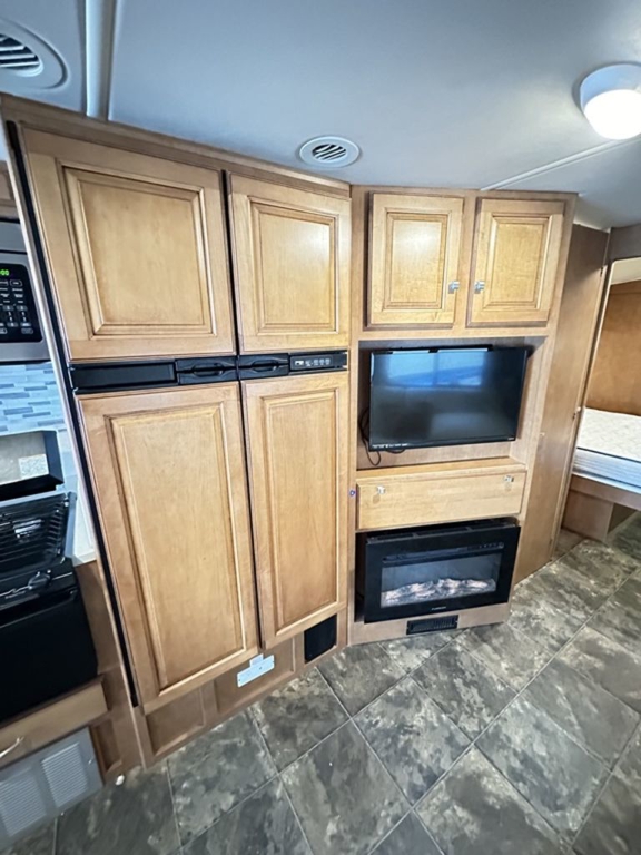 2014 Winnebago Vista 35F 21