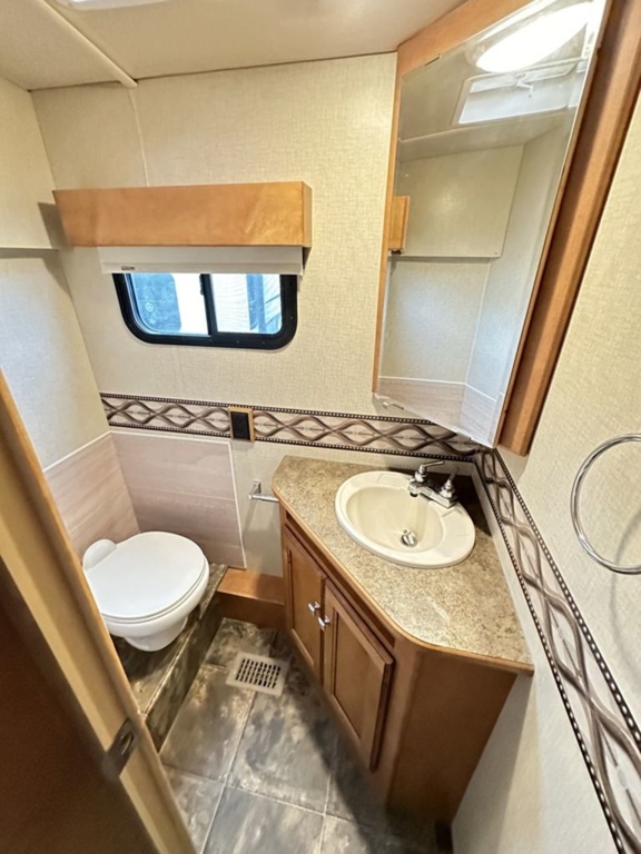 2014 Winnebago Vista 35F 22