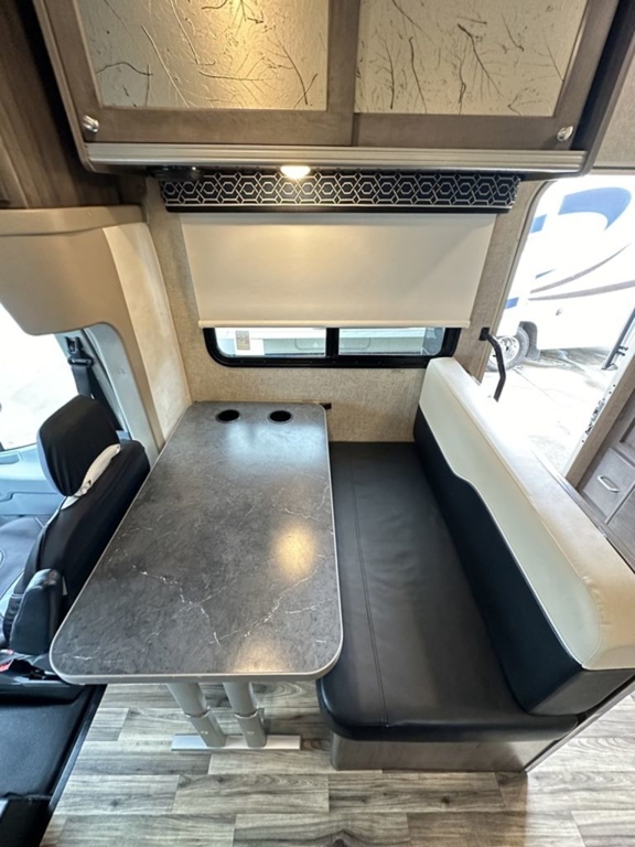 2017 Winnebago Fuse 23T 14