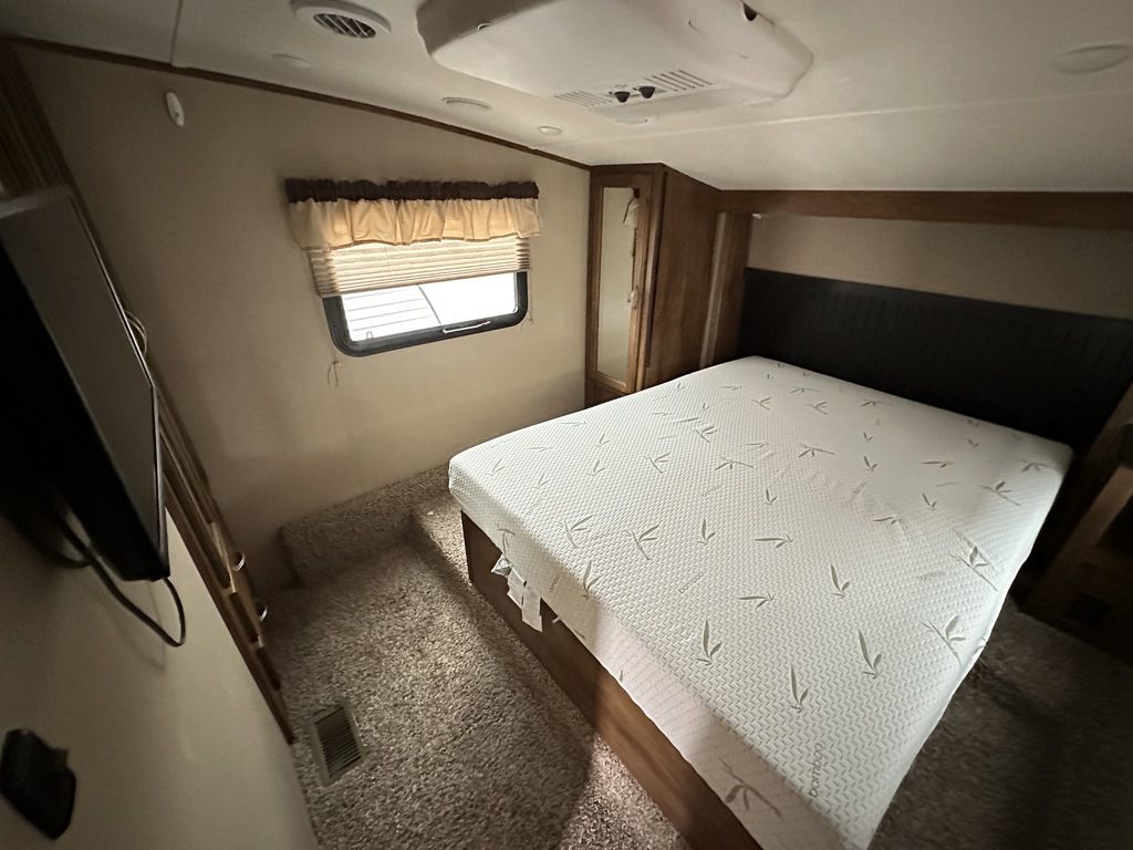 2017 Coachmen Chaparral X-Lite 31RLS 10