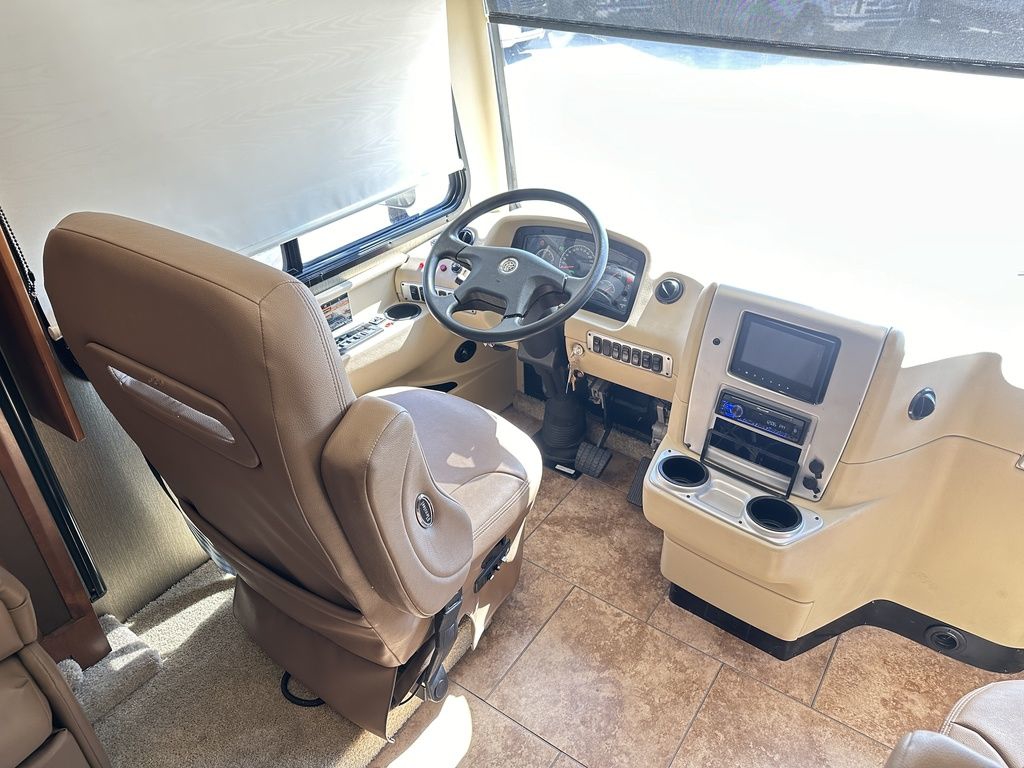 2013 Tiffin Motorhomes Allegro 32 BR 11