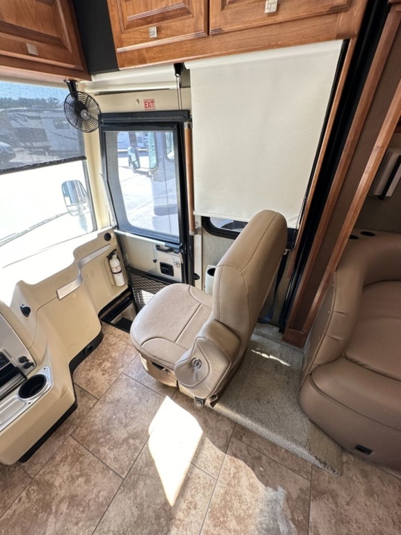 2013 Tiffin Motorhomes Allegro 32 BR 12