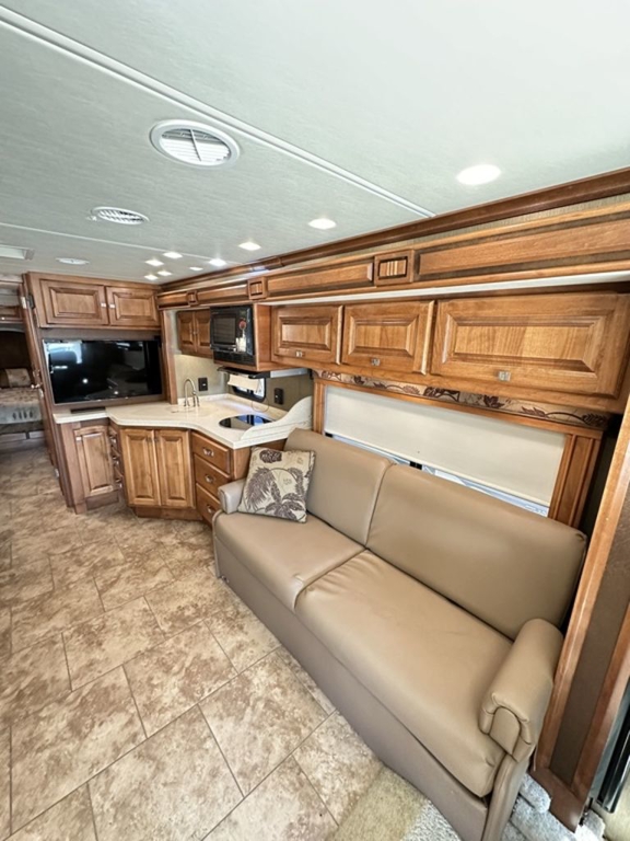 2013 Tiffin Motorhomes Allegro 32 BR 17