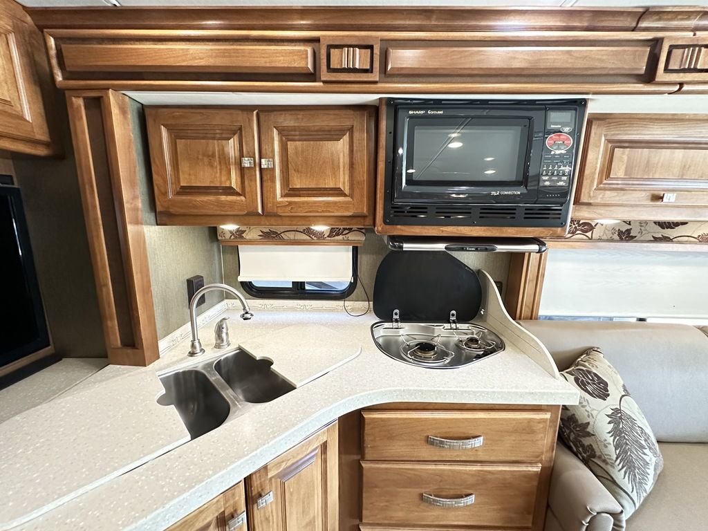 2013 Tiffin Motorhomes Allegro 32 BR 22