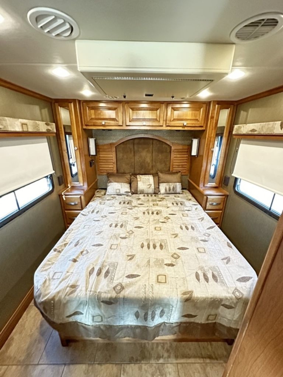 2013 Tiffin Motorhomes Allegro 32 BR 23