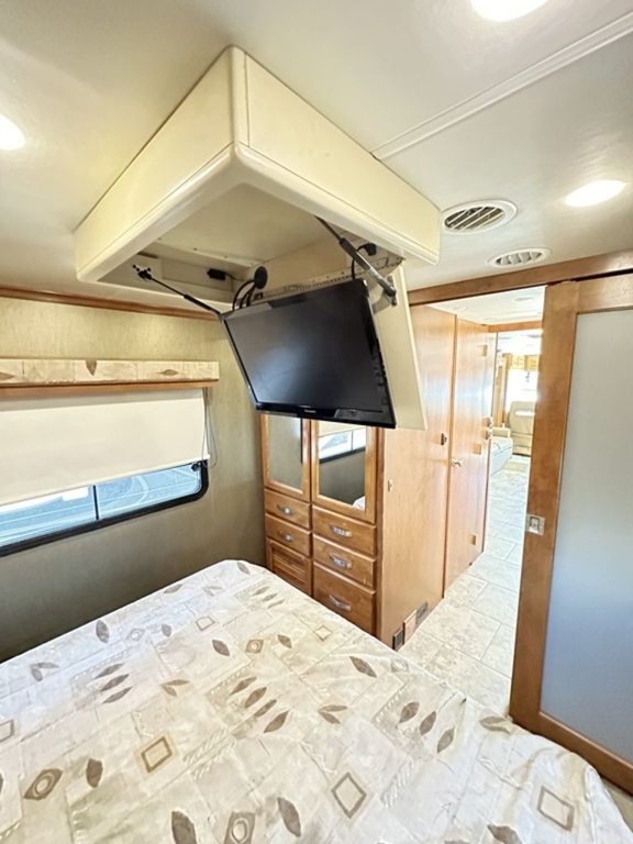 2013 Tiffin Motorhomes Allegro 32 BR 24