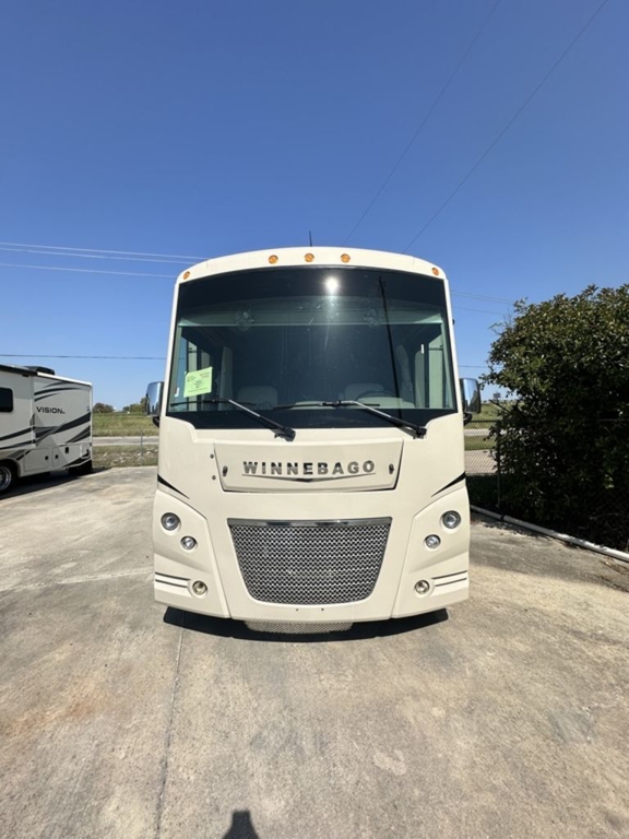 2019 Winnebago Sunstar LX 30T 5