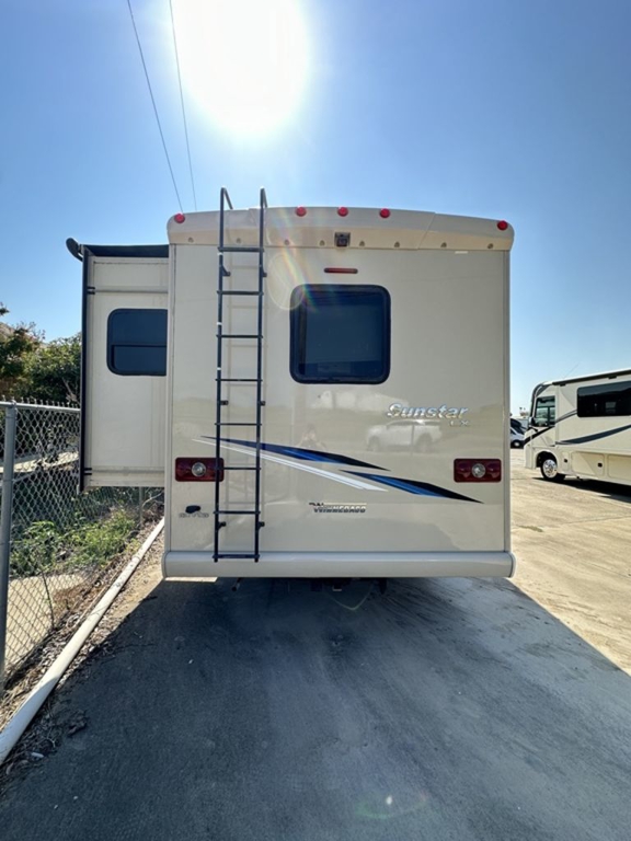 2019 Winnebago Sunstar LX 30T 6