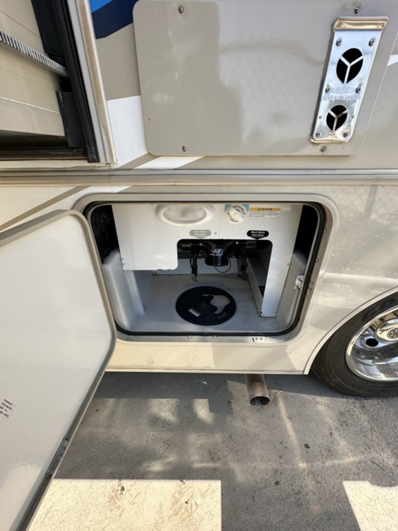 2019 Winnebago Sunstar LX 30T 14