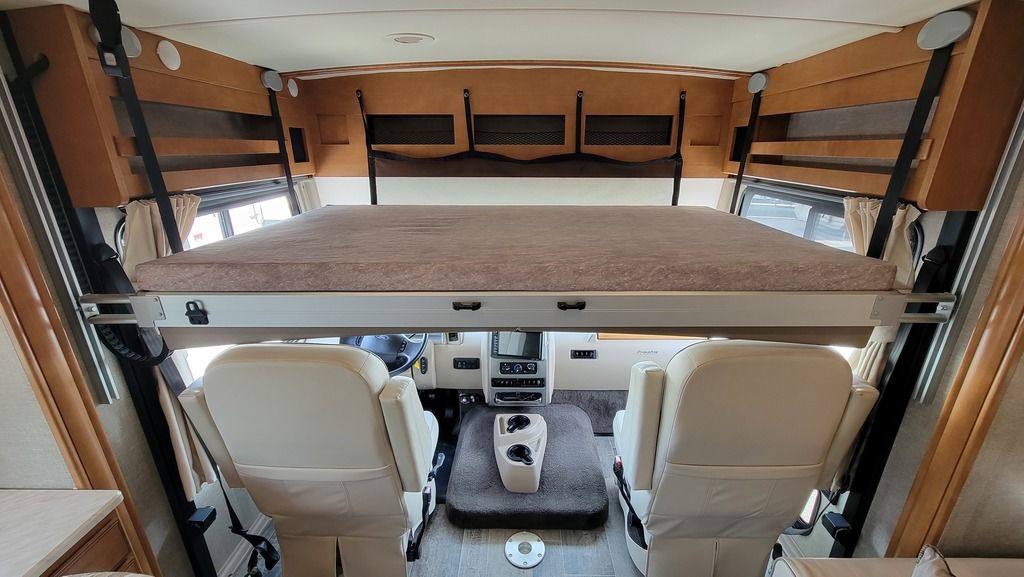 2019 Winnebago Sunstar LX 30T 16