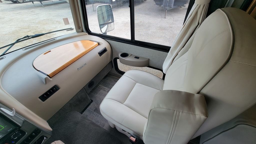 2019 Winnebago Sunstar LX 30T 18