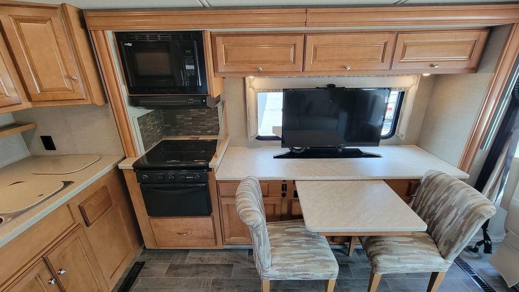 2019 Winnebago Sunstar LX 30T 27