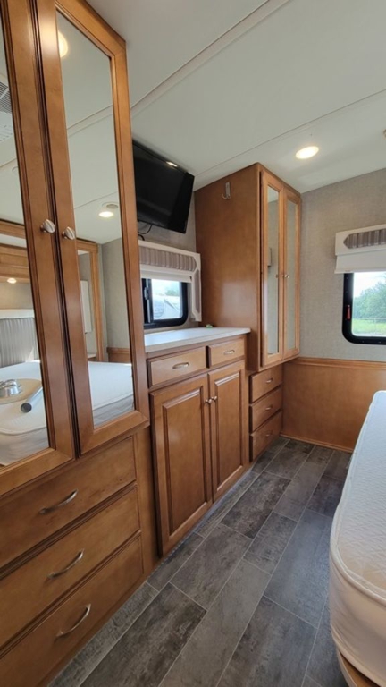 2019 Winnebago Sunstar LX 30T 34