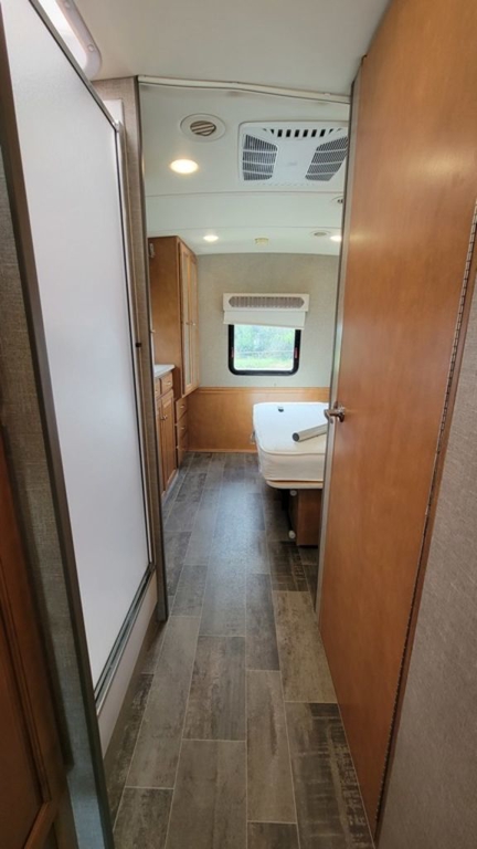 2019 Winnebago Sunstar LX 30T 35