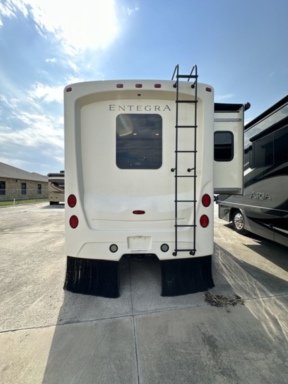 2021 Entegra Coach Vision XL 34B 5