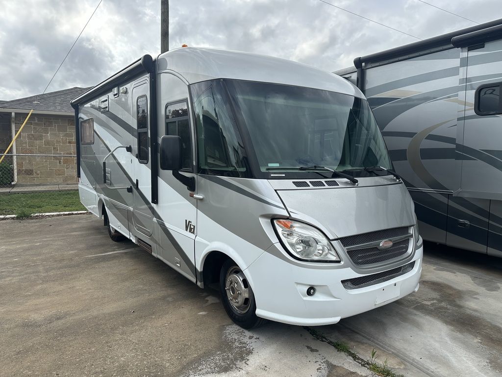 2010 Winnebago Via 25T 2