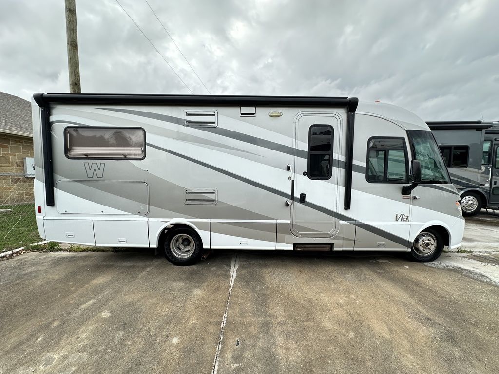 2010 Winnebago Via 25T 3