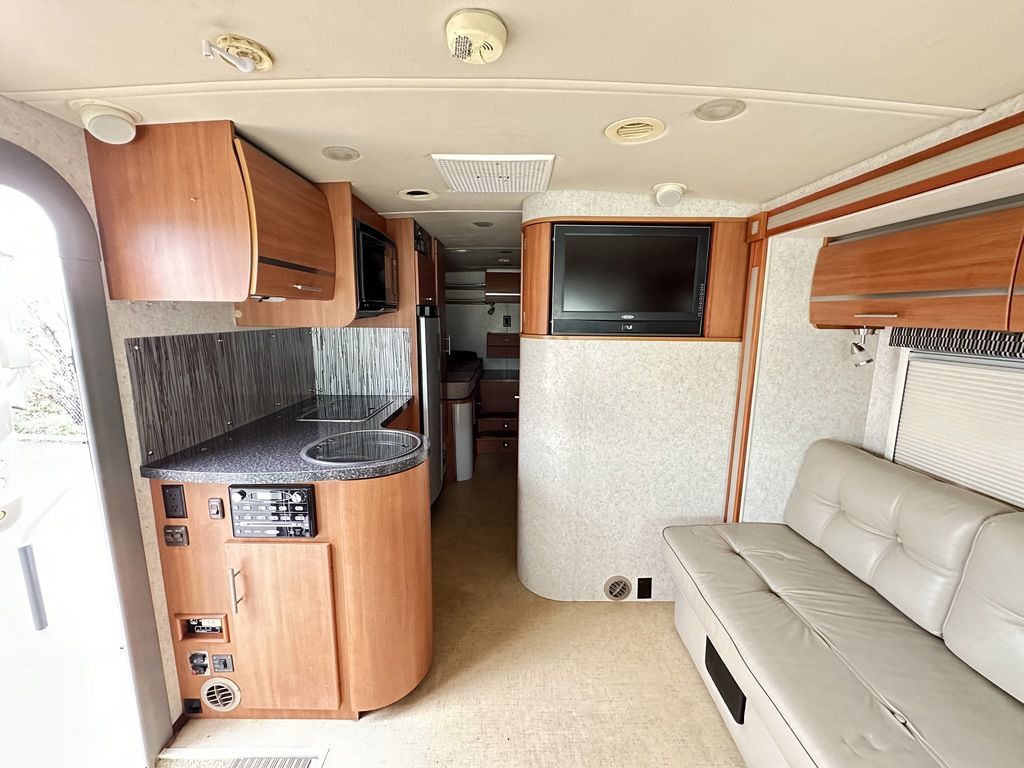 2010 Winnebago Via 25T 8