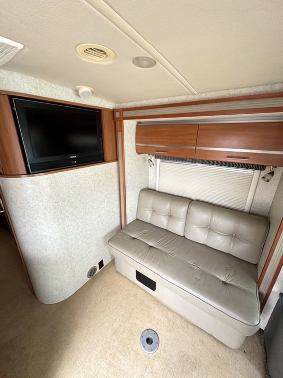 2010 Winnebago Via 25T 10