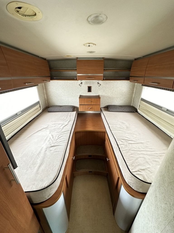 2010 Winnebago Via 25T 11