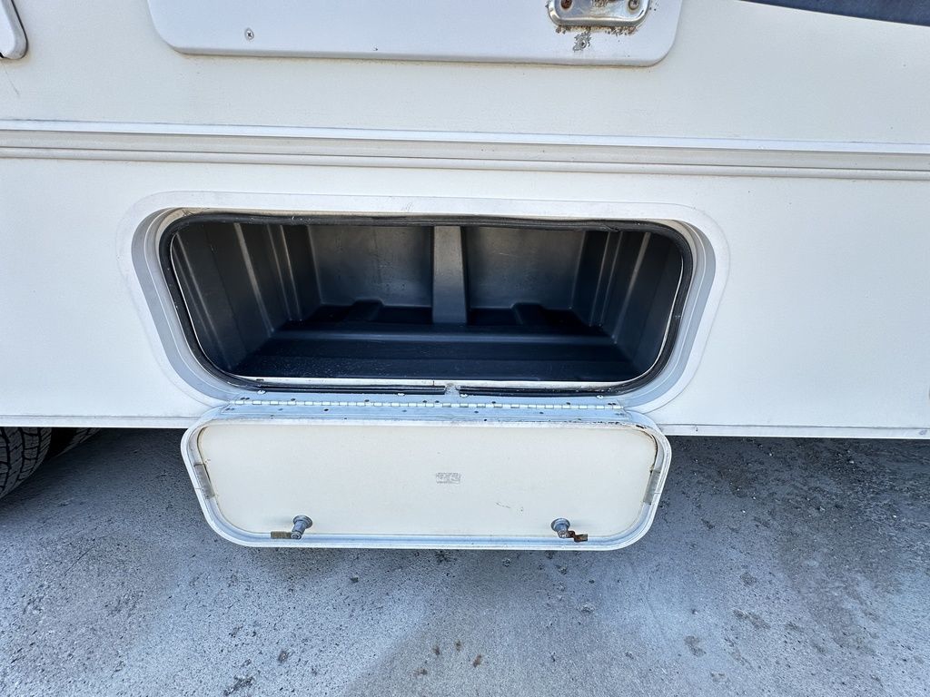 2007 Winnebago Access 31C  7