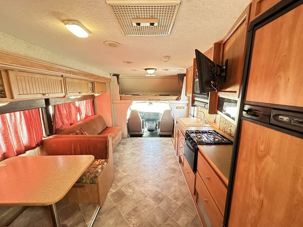 2007 Winnebago Access 31C  15