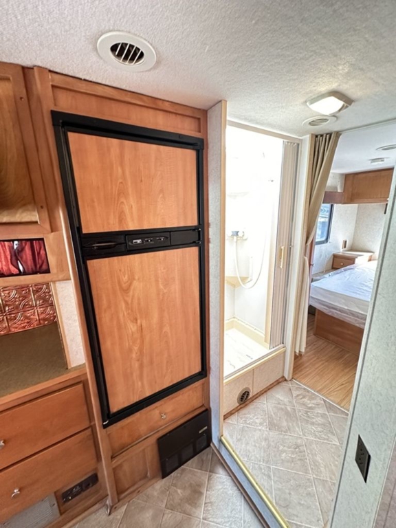 2007 Winnebago Access 31C  22