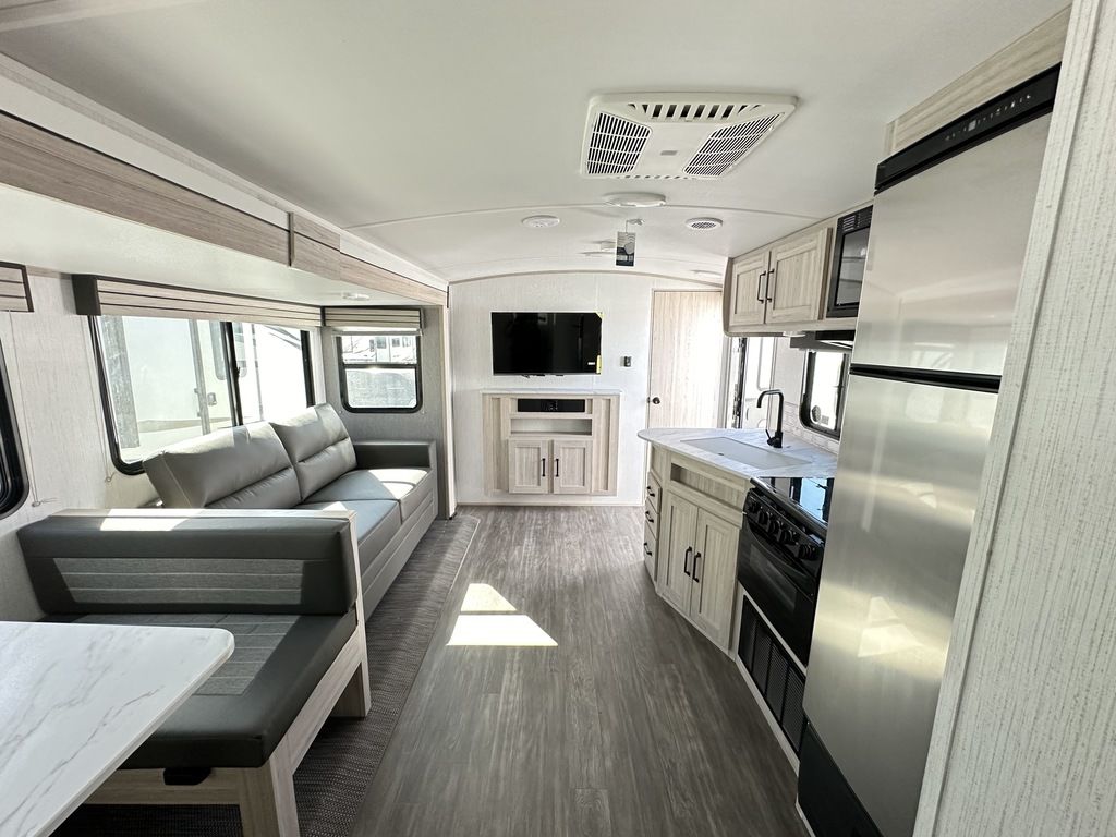 2023 Cruiser RV Shadow Cruiser 325BHS  9