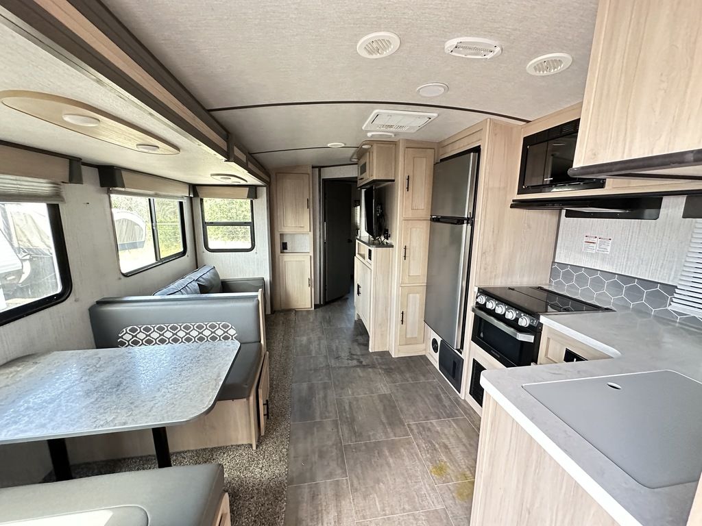 2021 Cruiser RV Radiance R-32BH 6