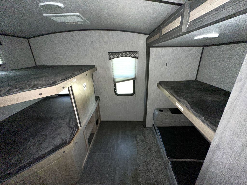 2021 Cruiser RV Radiance R-32BH 10