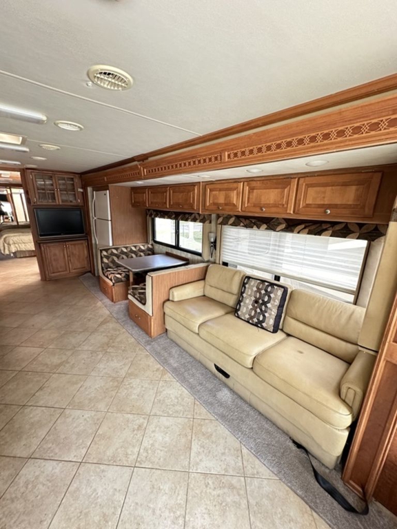 2008 Tiffin Motorhomes Phaeton 42 QRH 11