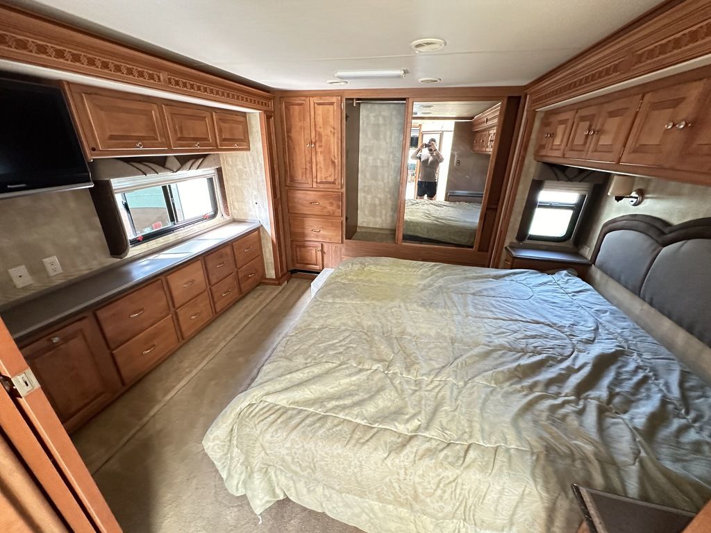 2008 Tiffin Motorhomes Phaeton 42 QRH 13