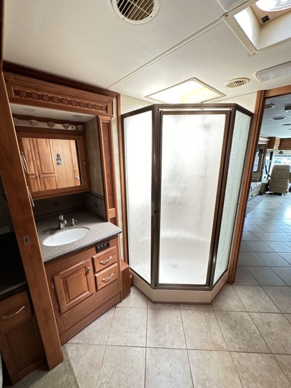 2008 Tiffin Motorhomes Phaeton 42 QRH 14