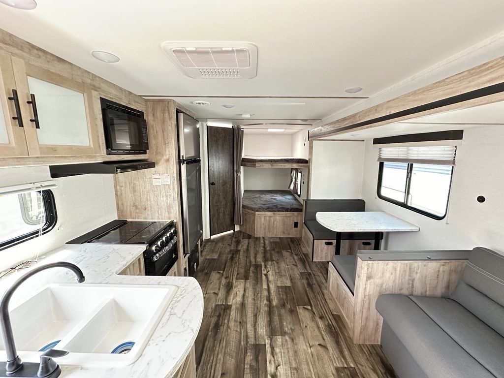 2024 Gulf Stream Conquest Lite Ultra-Lite 269BH  4