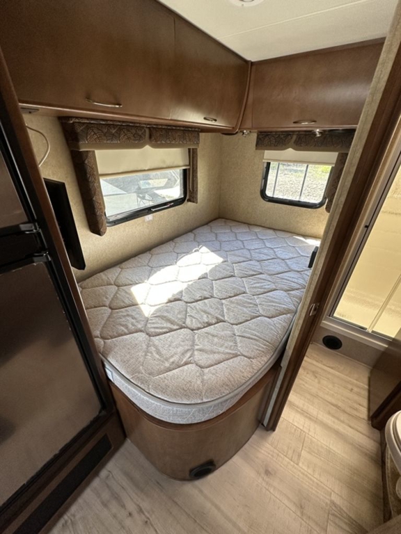 2015 Thor Motor Coach Siesta Sprinter 24SA 16