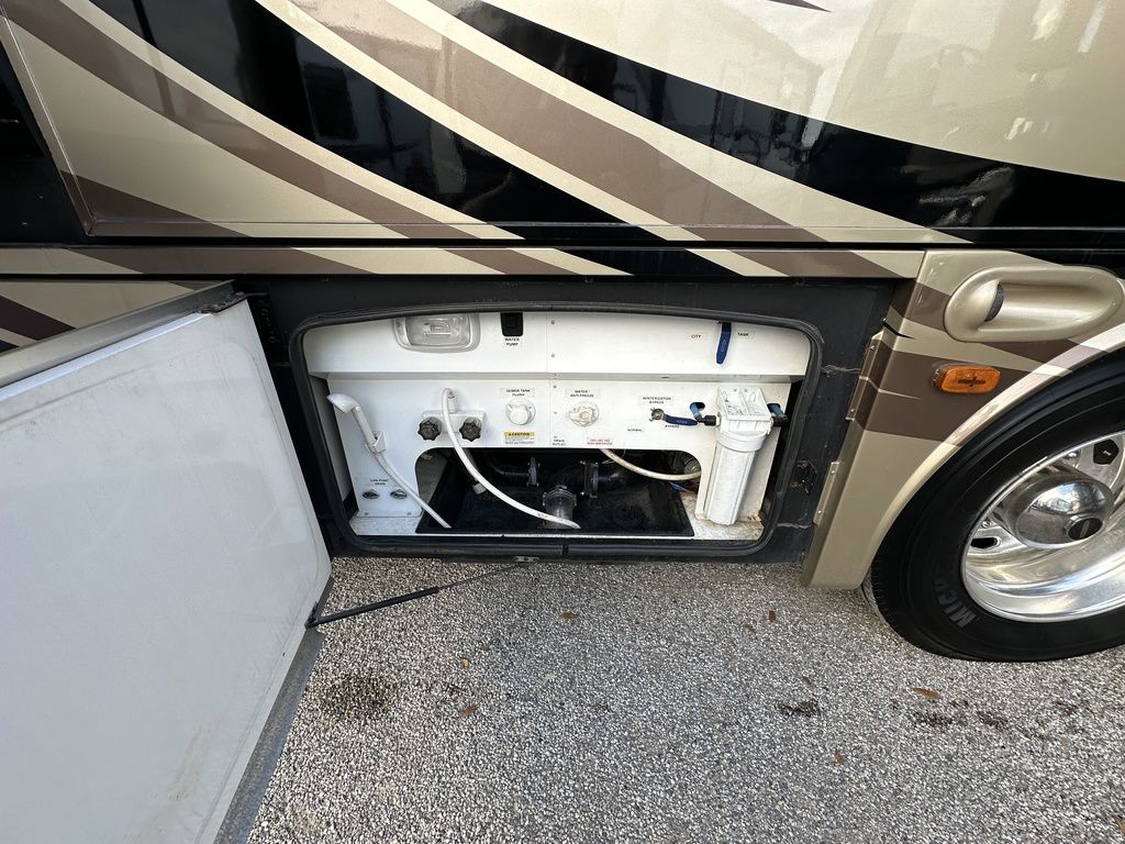 2016 Thor Motor Coach Venetian M37 12