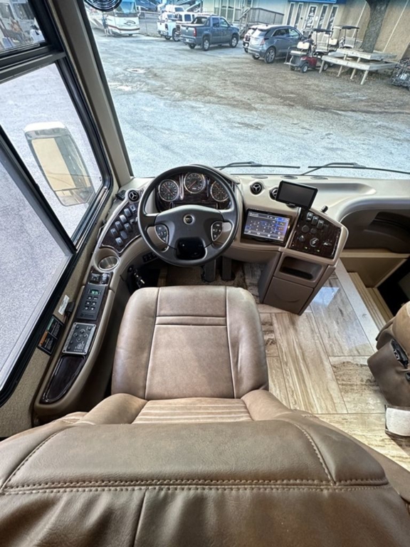 2016 Thor Motor Coach Venetian M37 15