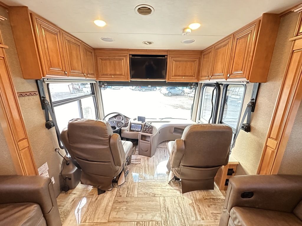 2016 Thor Motor Coach Venetian M37 20