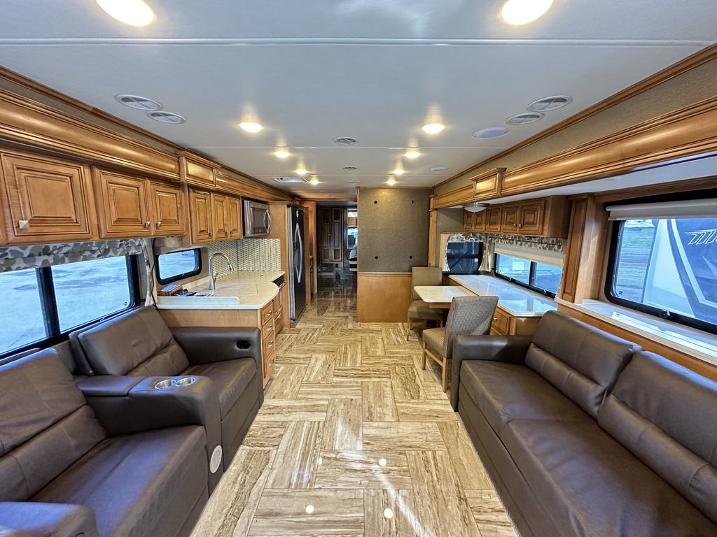 2016 Thor Motor Coach Venetian M37 21