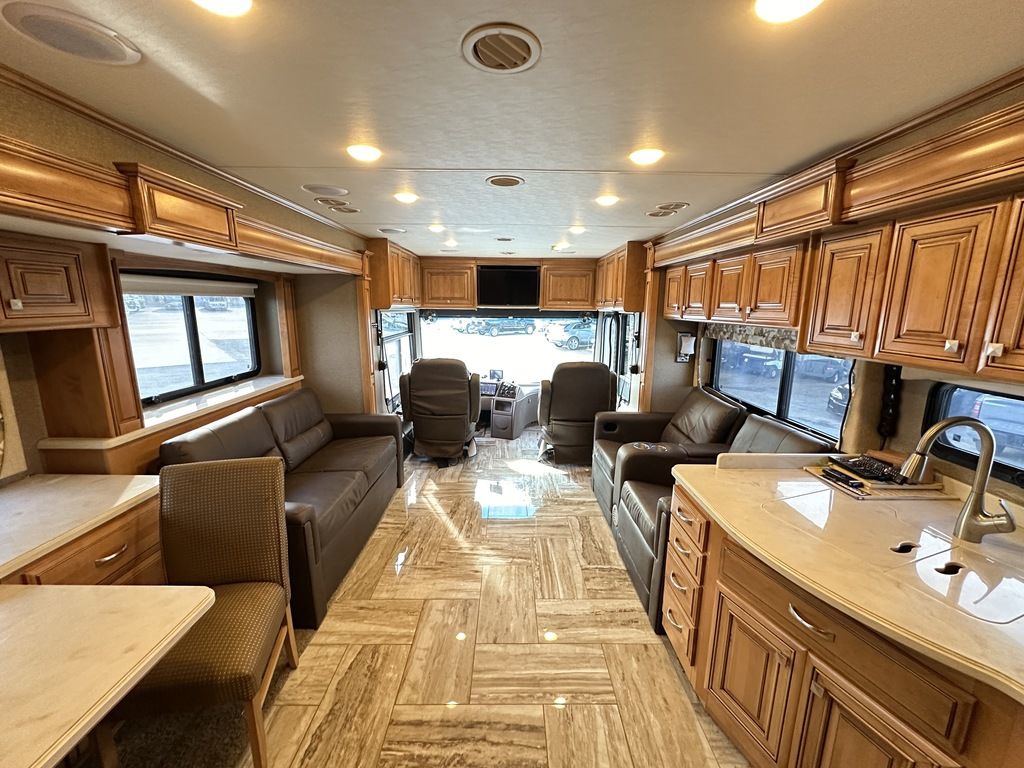 2016 Thor Motor Coach Venetian M37 22