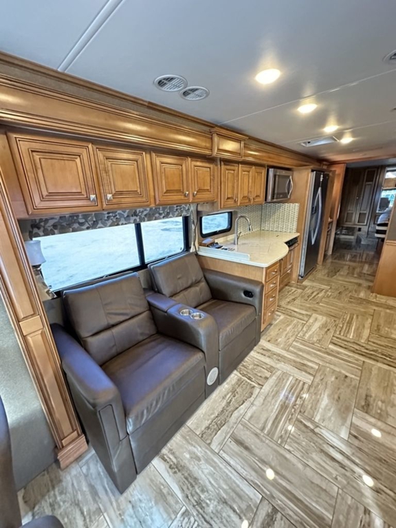 2016 Thor Motor Coach Venetian M37 23