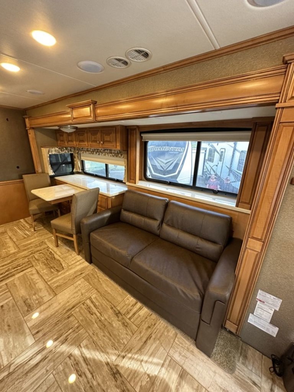 2016 Thor Motor Coach Venetian M37 24