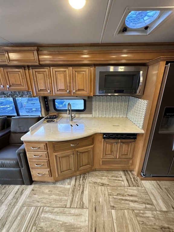 2016 Thor Motor Coach Venetian M37 28