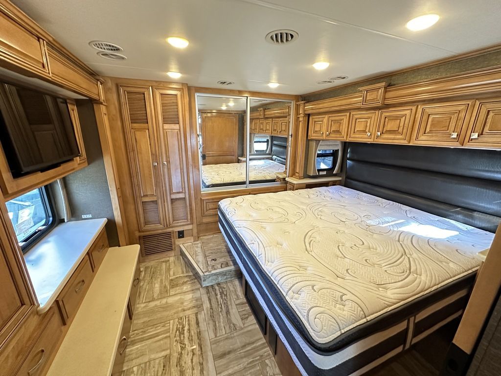 2016 Thor Motor Coach Venetian M37 34