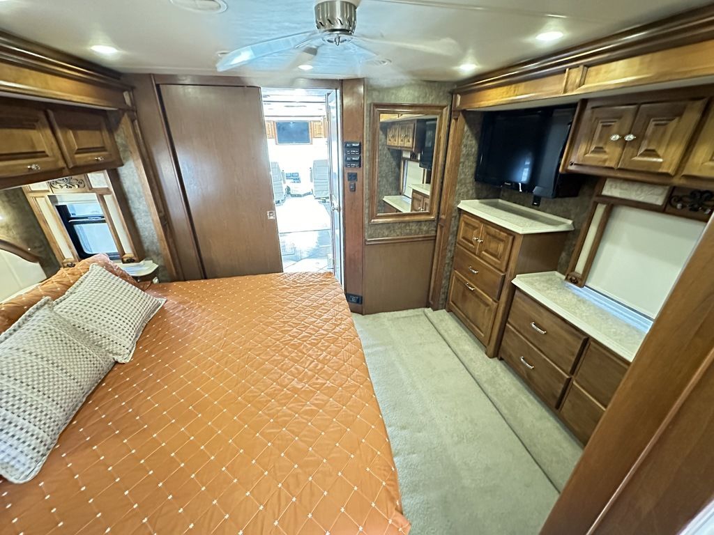 2012 Tiffin Motorhomes Phaeton 40 QBH 32