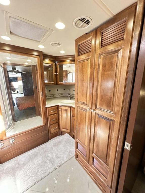 2012 Tiffin Motorhomes Phaeton 40 QBH 36